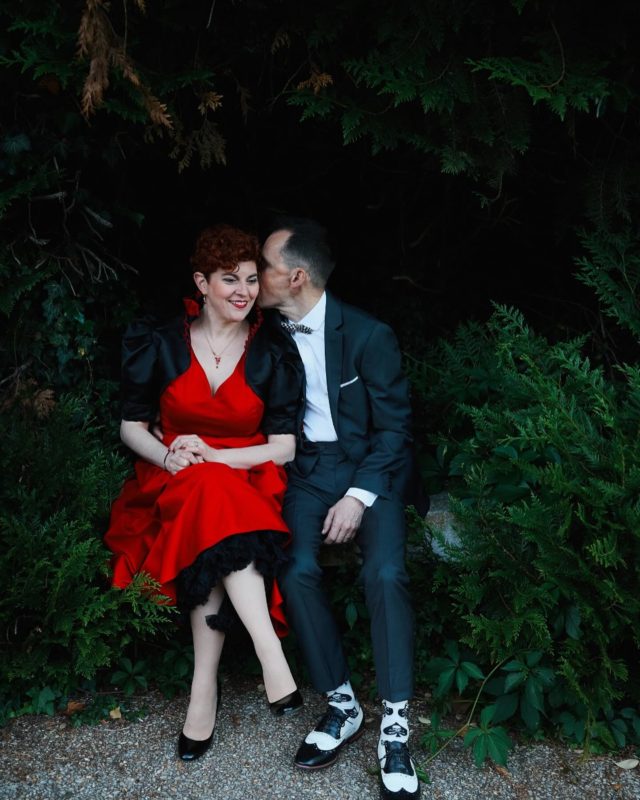 Rires sincères, lumière dorée et un brin de folie ✨
C’est l’histoire d’un couple déjanté, d’un mariage coloré et d’une famille aimante recomposée 😍
C’est l’histoire d’une séance photo reportée à de nombreuses reprises à cause du temps et des aléas, mais qui fini par se faire spontanément dans un lieu idéal et une lumière parfaite. 
Voici le résultat final de toutes ces histoires 🥰
Parce qu’en famille ou en amoureux, les plus belles photos sont celles qui ne se prennent pas au sérieux ❤️ 
#SéancePhotoFamille #PhotoCouple #RiresEtLumière ##souvenirsprecieux 
. Créatrice robe : @fabiennedimanov  www.marinakyroglou.fr